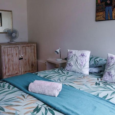 Hermanus Backpackers & Budget Accommodation Экстерьер фото