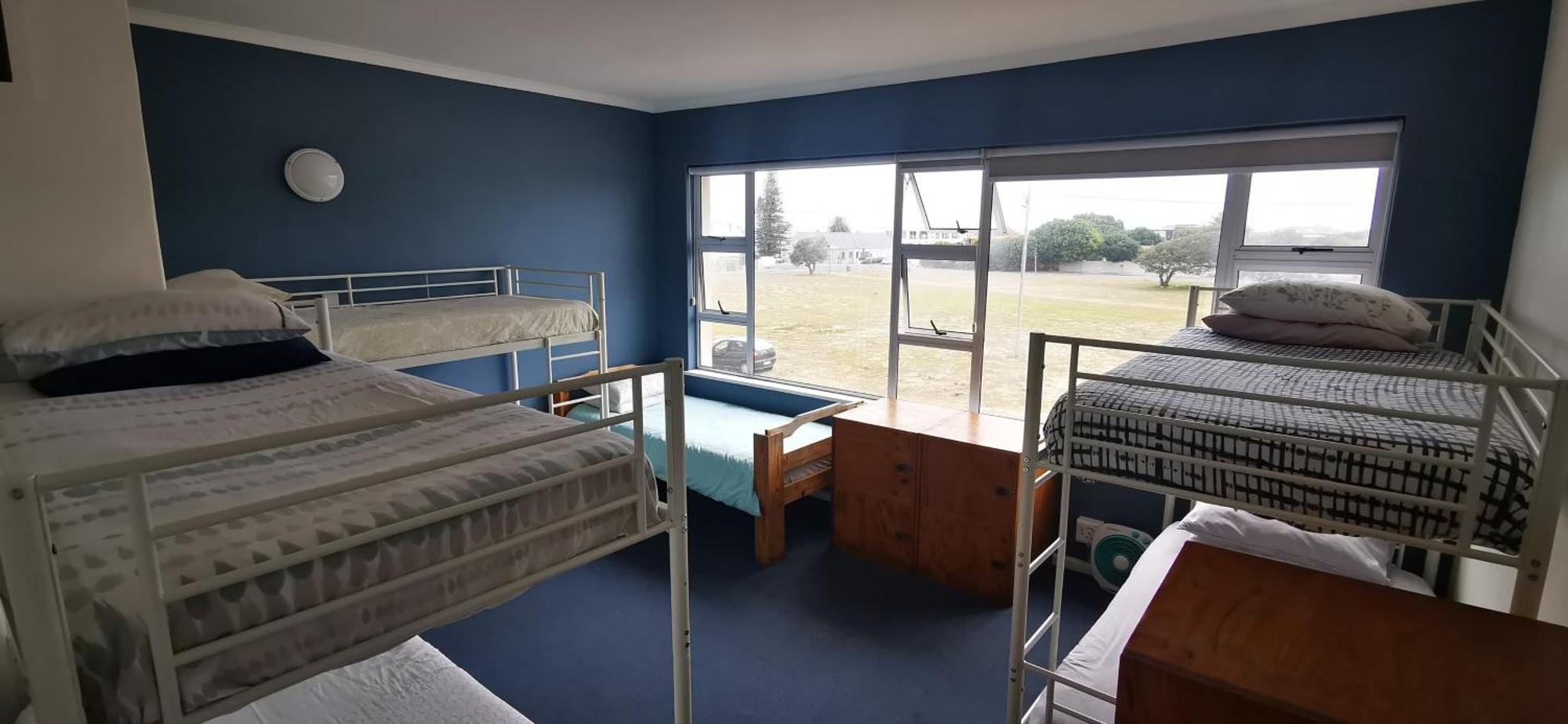Hermanus Backpackers & Budget Accommodation Экстерьер фото