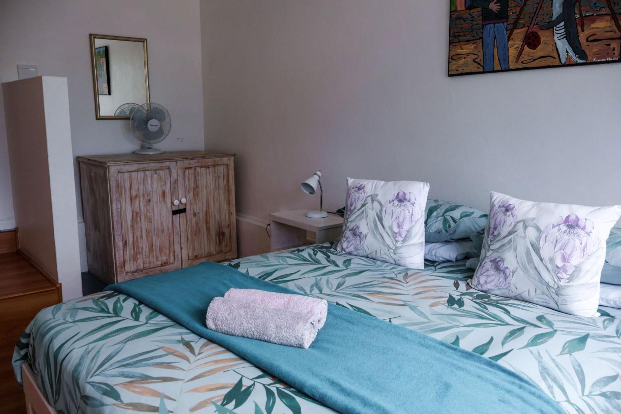 Hermanus Backpackers & Budget Accommodation Экстерьер фото