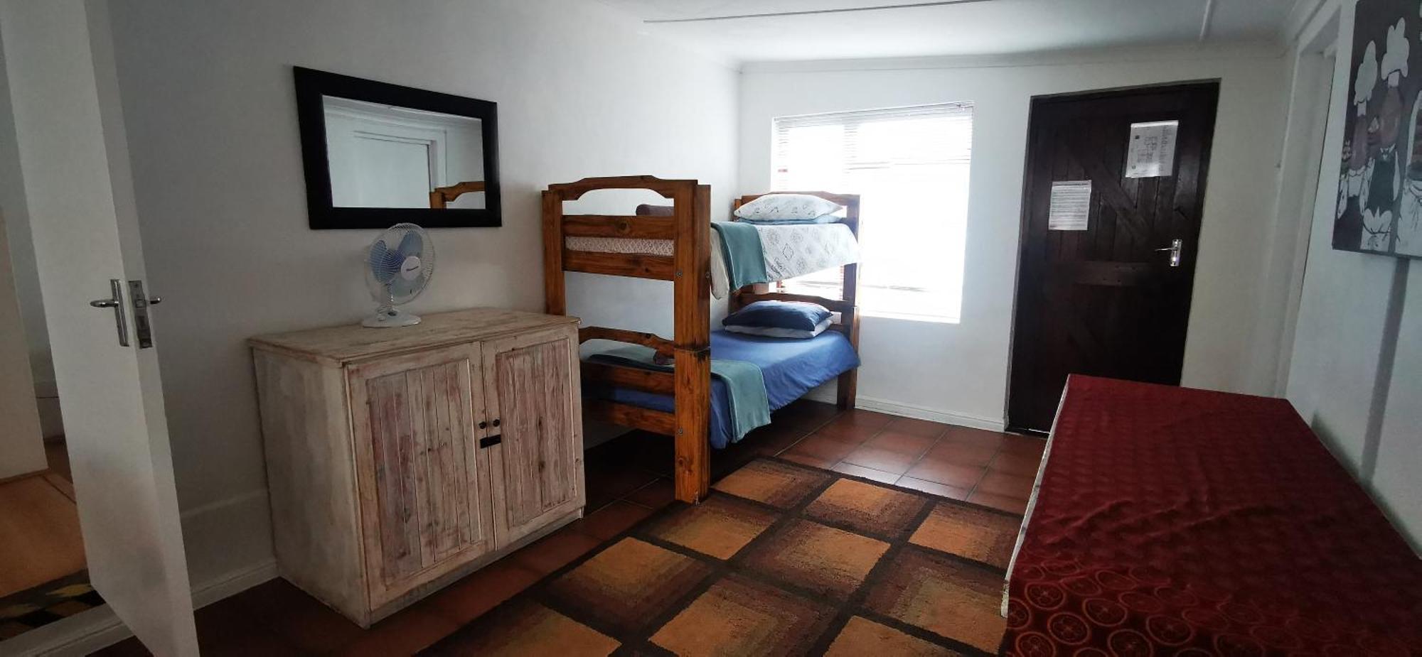Hermanus Backpackers & Budget Accommodation Экстерьер фото
