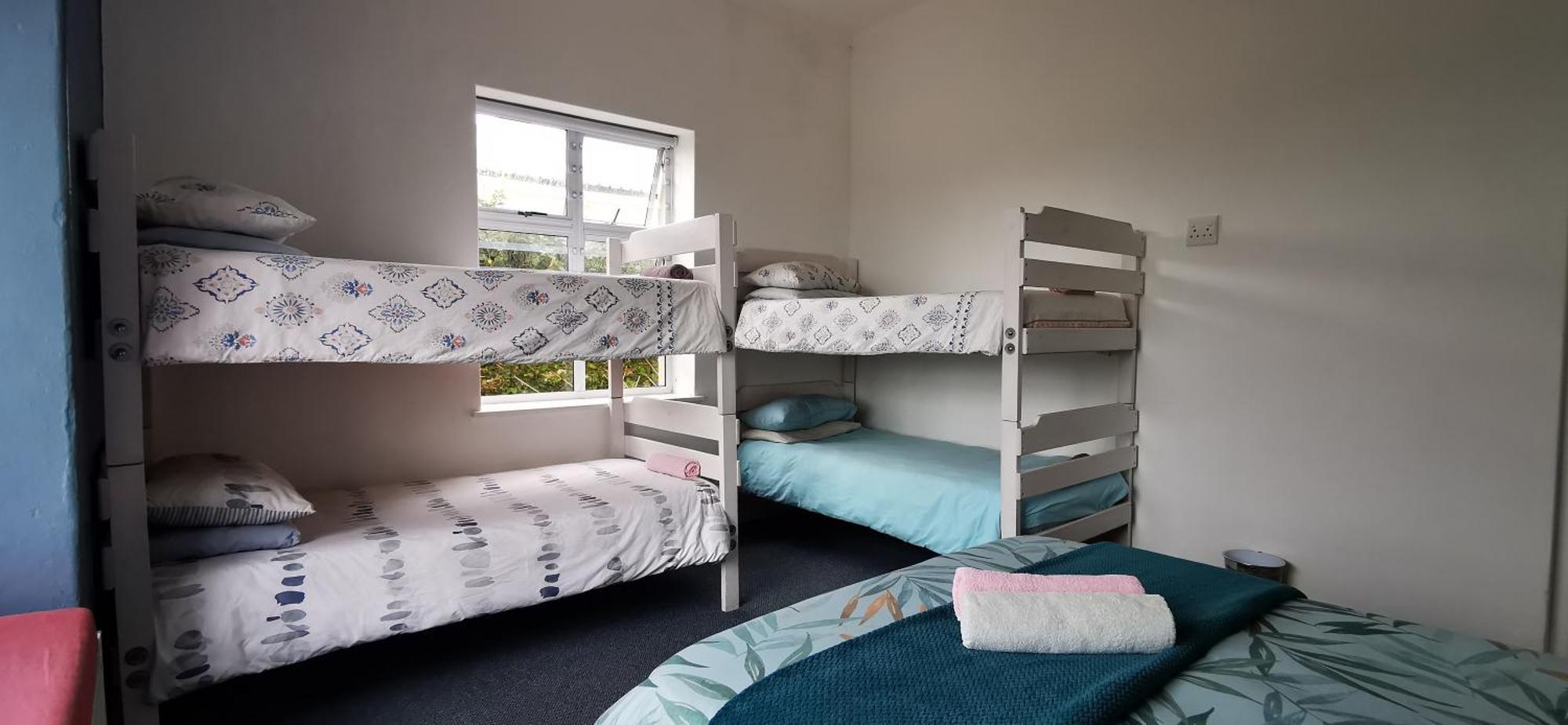 Hermanus Backpackers & Budget Accommodation Экстерьер фото