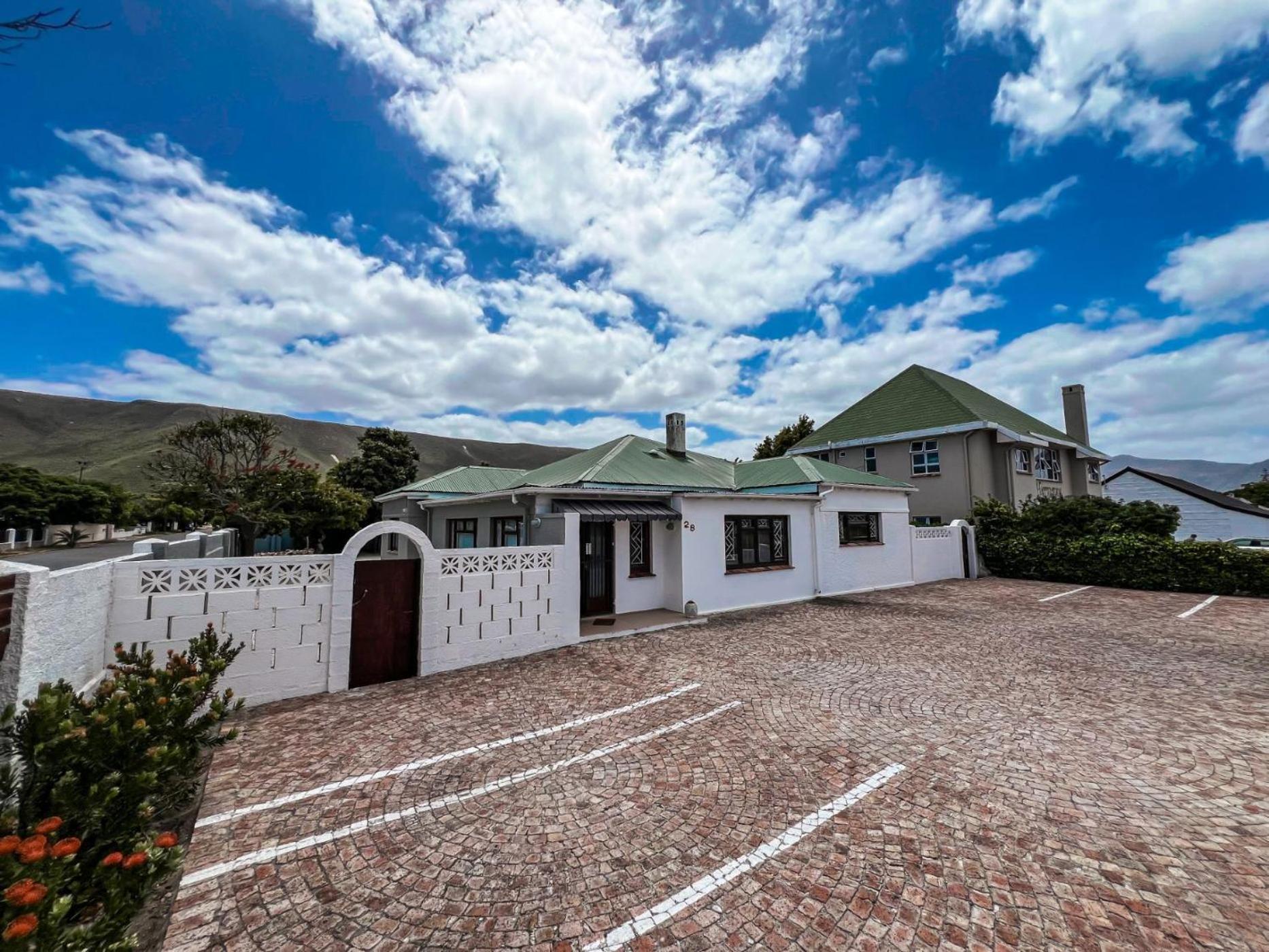 Hermanus Backpackers & Budget Accommodation Экстерьер фото