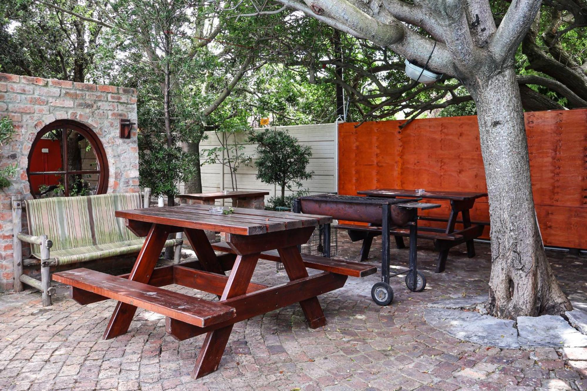 Hermanus Backpackers & Budget Accommodation Экстерьер фото