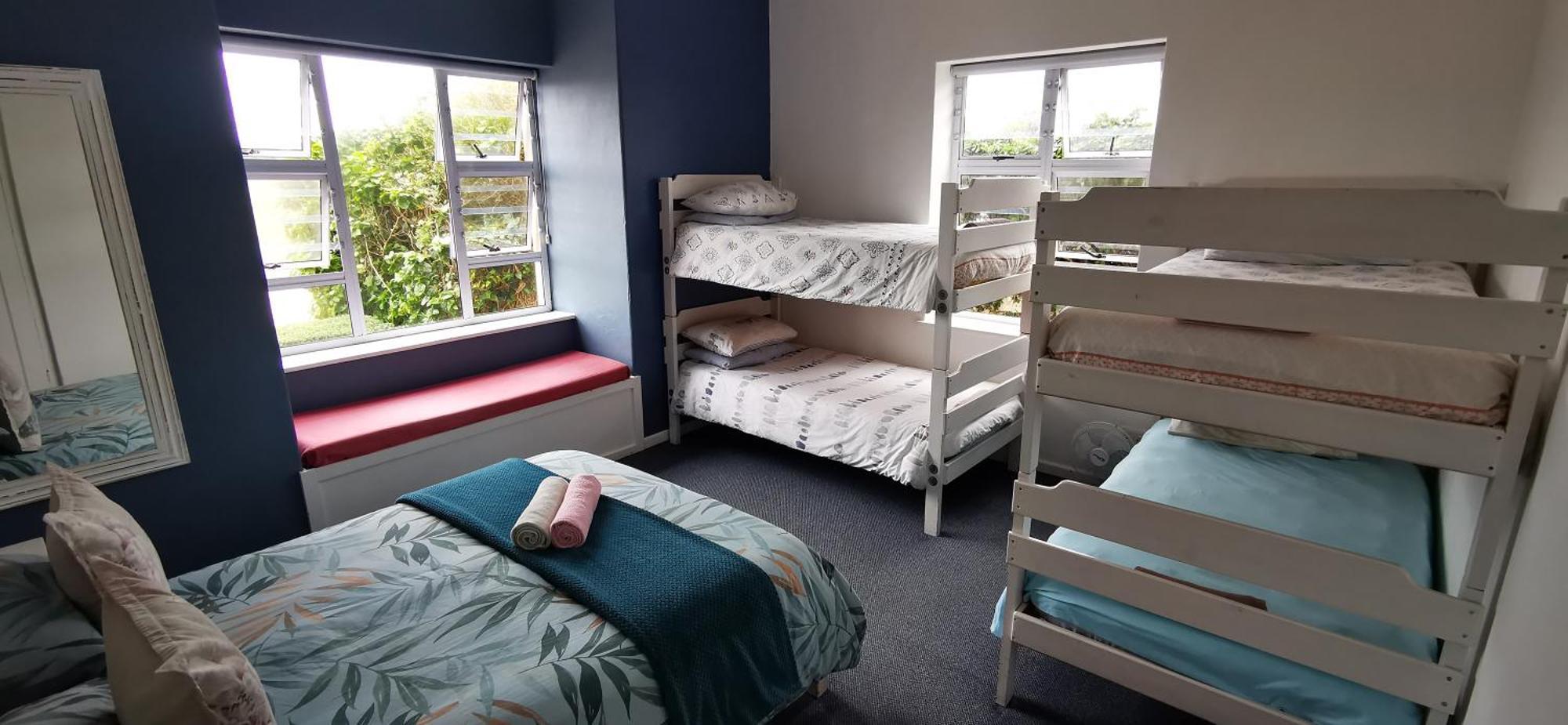 Hermanus Backpackers & Budget Accommodation Экстерьер фото