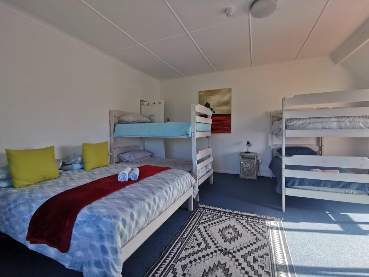 Hermanus Backpackers & Budget Accommodation Экстерьер фото