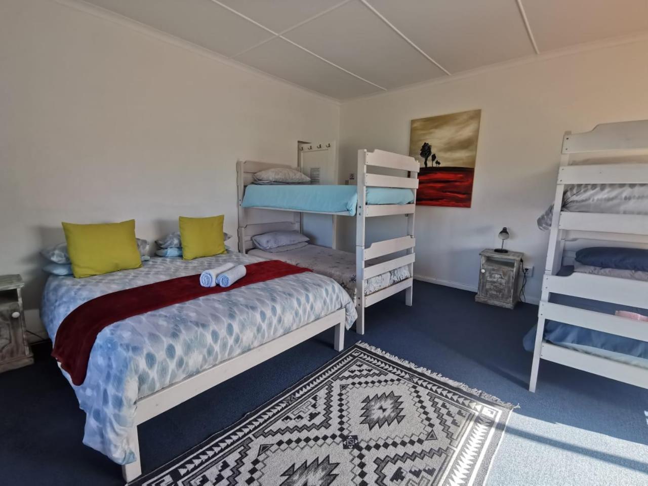 Hermanus Backpackers & Budget Accommodation Экстерьер фото