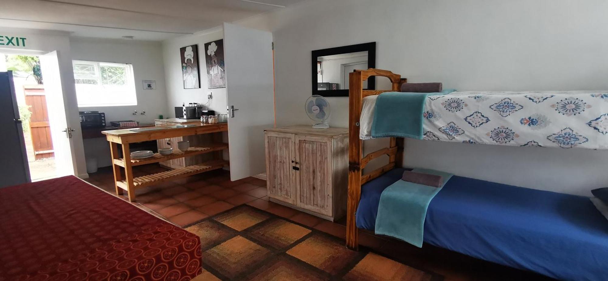 Hermanus Backpackers & Budget Accommodation Экстерьер фото