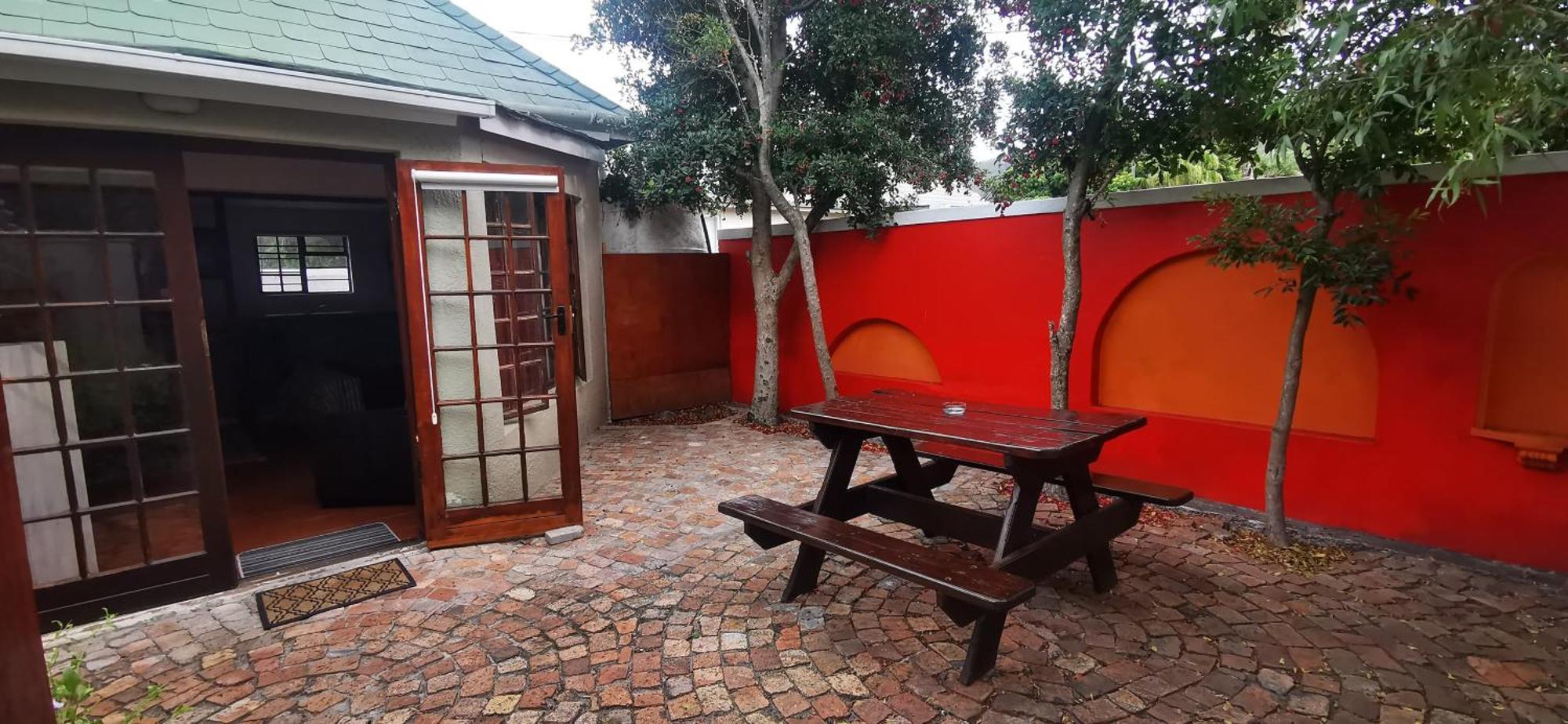Hermanus Backpackers & Budget Accommodation Экстерьер фото