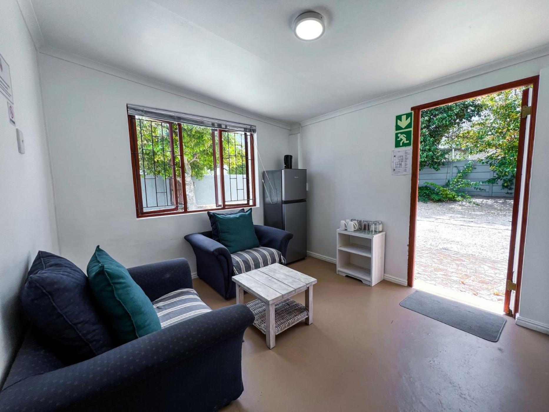 Hermanus Backpackers & Budget Accommodation Экстерьер фото